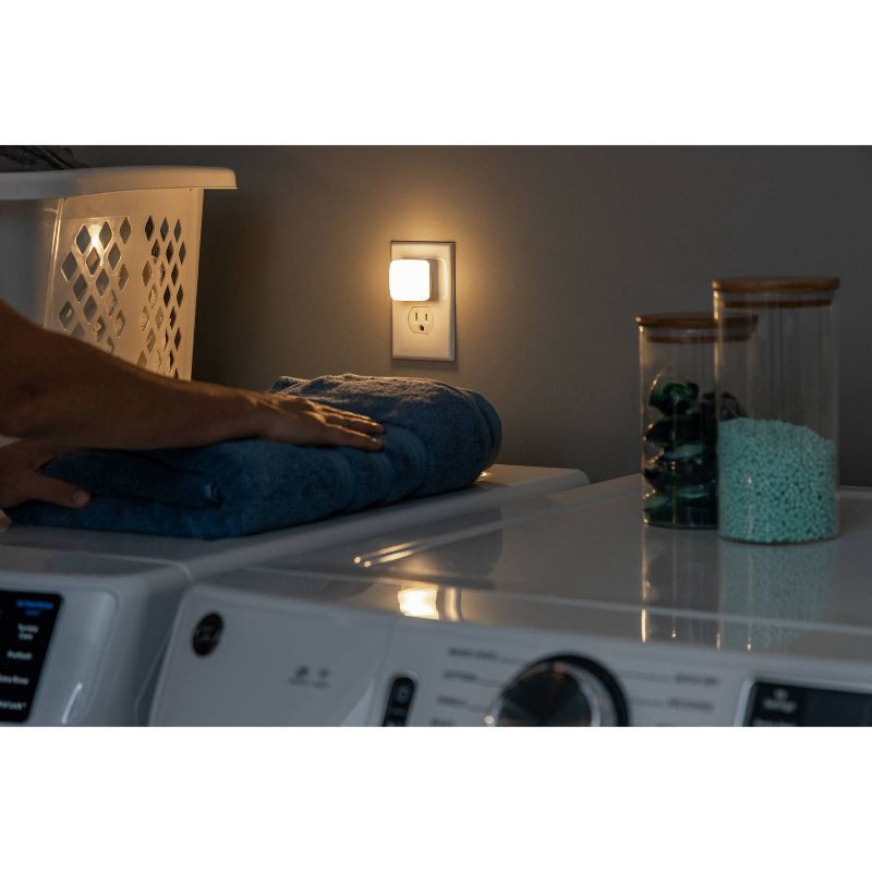 slide 5 of 8, Energizer 4pk Square Glo Dot Light Sensing 3000K Nightlights White, 4 ct