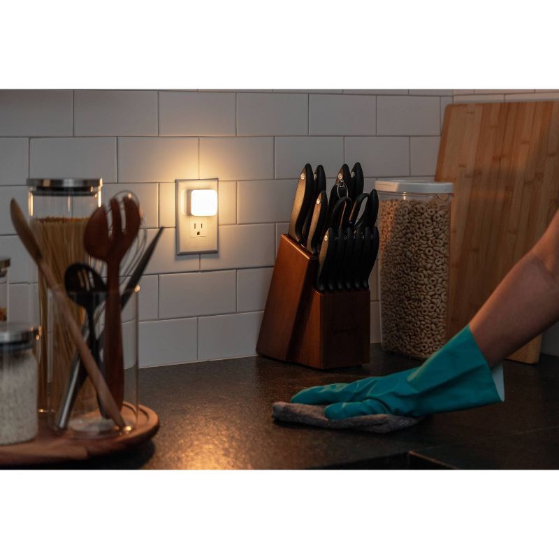 slide 6 of 8, Energizer 4pk Square Glo Dot Light Sensing 3000K Nightlights White, 4 ct