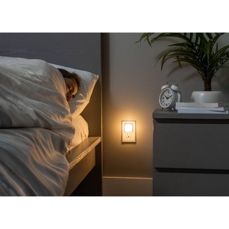 slide 7 of 8, Energizer 4pk Square Glo Dot Light Sensing 3000K Nightlights White, 4 ct