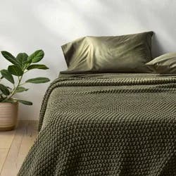 Full/Queen Chunky Knit Blanket Olive Green - Casaluna™