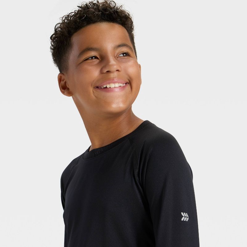 slide 3 of 3, Boys' Long Sleeve Fitted T-Shirt - All In Motion™ Black S, 1 ct