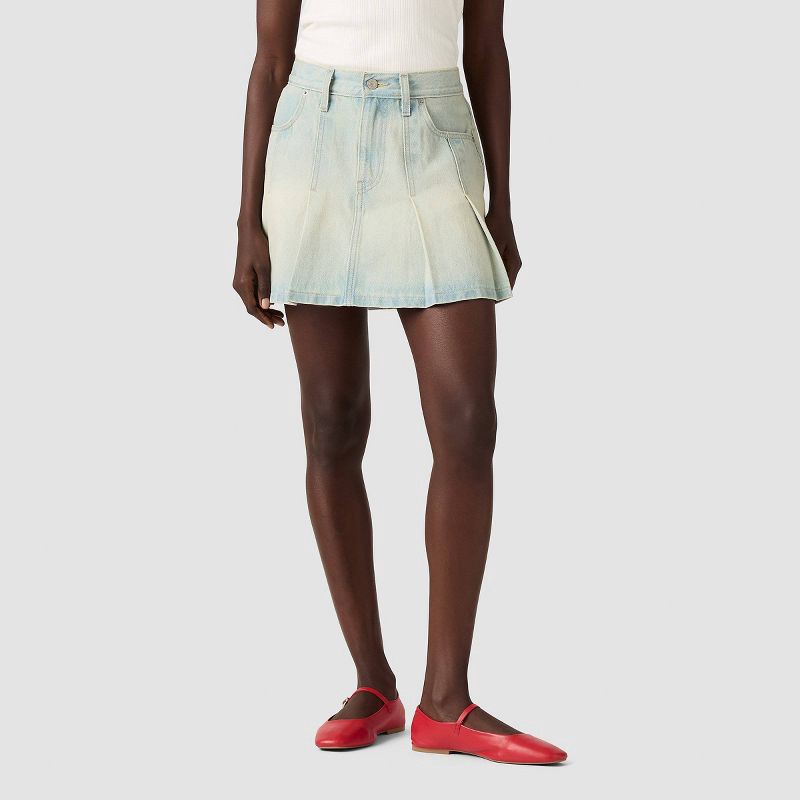 slide 1 of 3, Levi's® Women's Pleated Mini Skirt - On Blast 25, 1 ct
