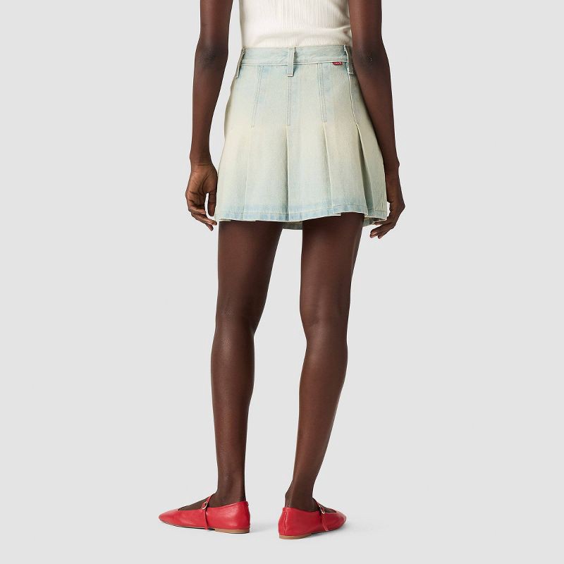 slide 3 of 3, Levi's® Women's Pleated Mini Skirt - On Blast 26, 1 ct