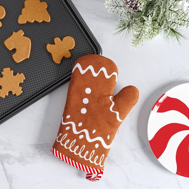 slide 2 of 3, Christmas Gingerbread Cotton Oven Mitts - Wondershop™, 1 ct