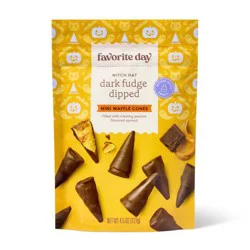 Halloween Witches Hat Dark Fudge Dipped Mini Waffle Cones with Creamy Peanut Butter Flavored Spread - 4.5oz - Favorite Day™