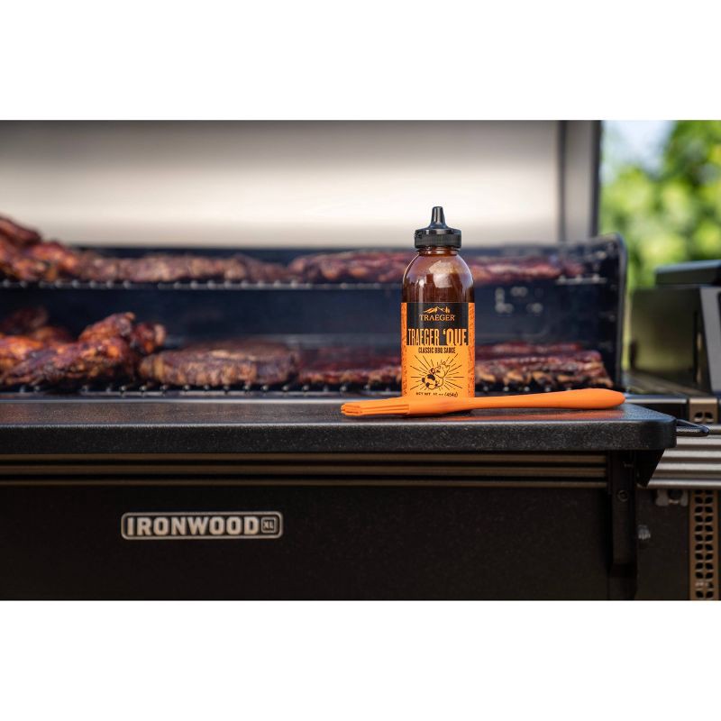 slide 6 of 6, Traeger Que BBQ Sauce (16oz Squeeze), 16 oz