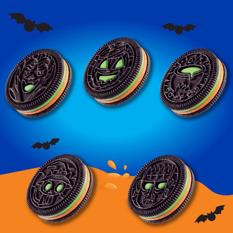 slide 5 of 14, Oreo Halloween Green and Orange Creme Chocolate Sandwich Cookies - 7.14oz/14ct, 7.14 oz, 14 ct
