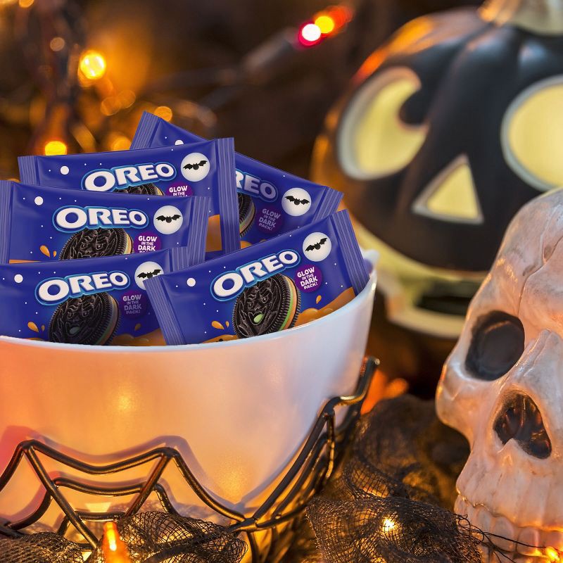 slide 6 of 14, Oreo Halloween Green and Orange Creme Chocolate Sandwich Cookies - 7.14oz/14ct, 7.14 oz, 14 ct