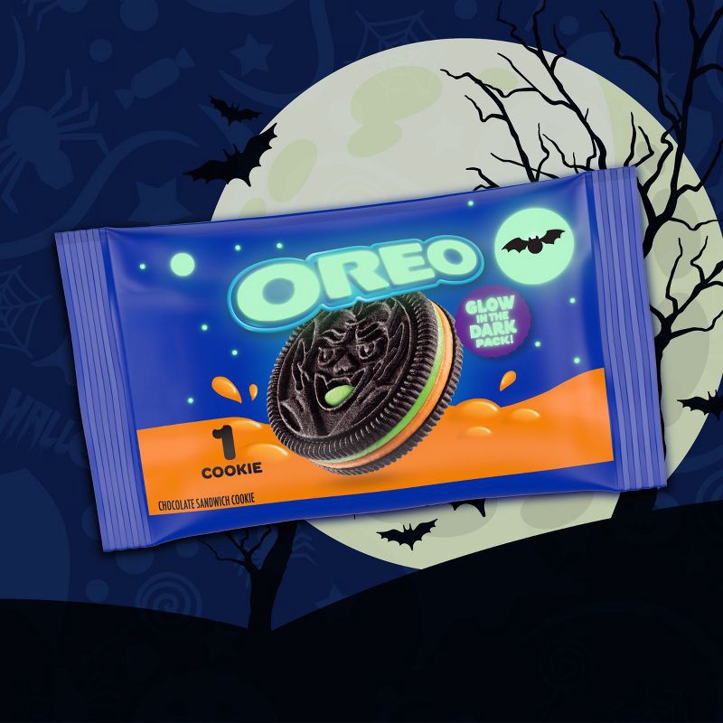 slide 8 of 14, Oreo Halloween Green and Orange Creme Chocolate Sandwich Cookies - 7.14oz/14ct, 7.14 oz, 14 ct