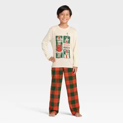 Boys' 2pc The Grinch Christmas Long Sleeve Pajama Set - Oatmeal M