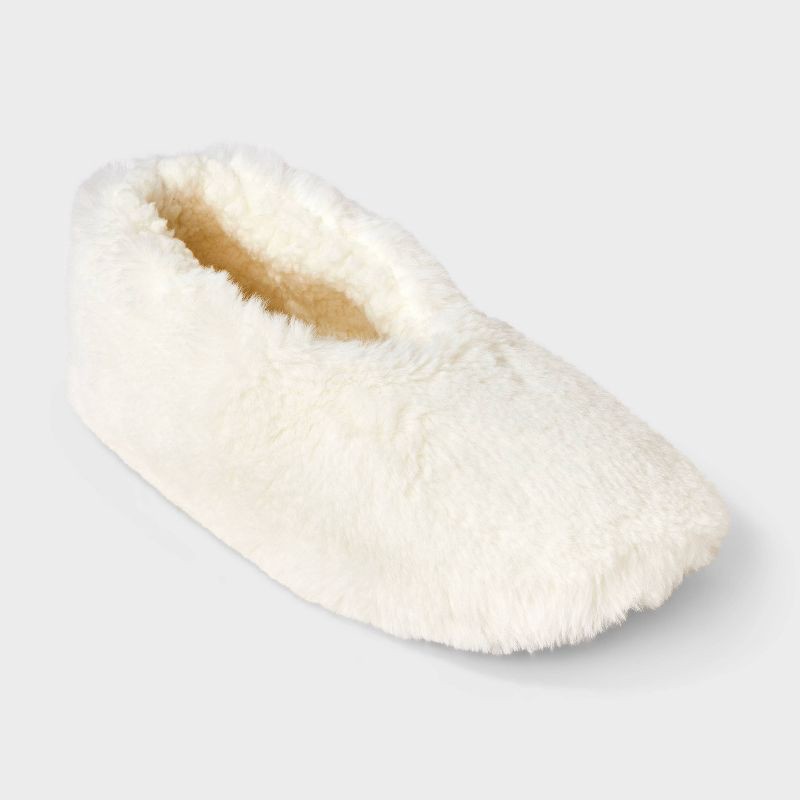 slide 1 of 4, Women's Plush Faux Fur Cozy Slipper Socks with Slip Resistant Soles - Auden™ Ivory S/M, 1 ct