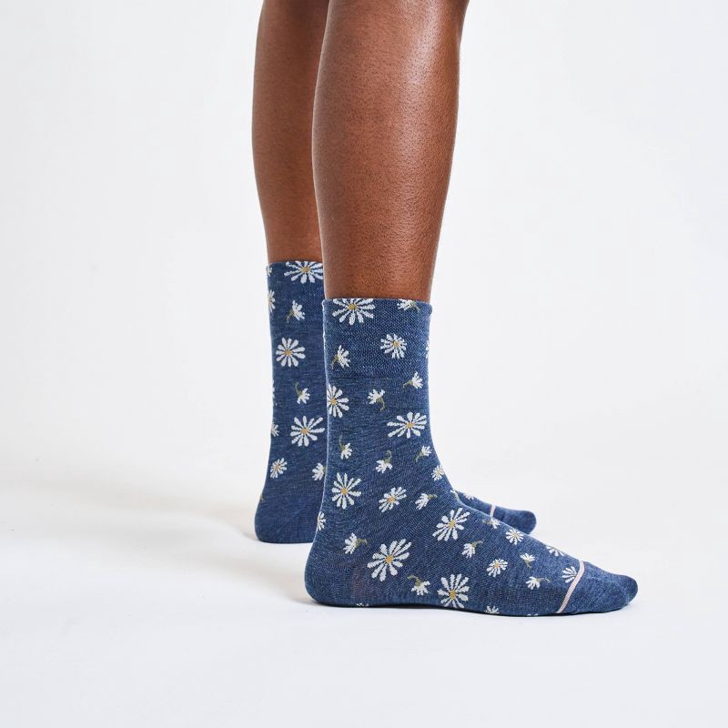 slide 3 of 3, Goldtoe Signature Collection Women's 3pk Fresh Care Ditsy Floral Mid Crew Socks - Navy/Chambray/Denim 6-9, 3 ct
