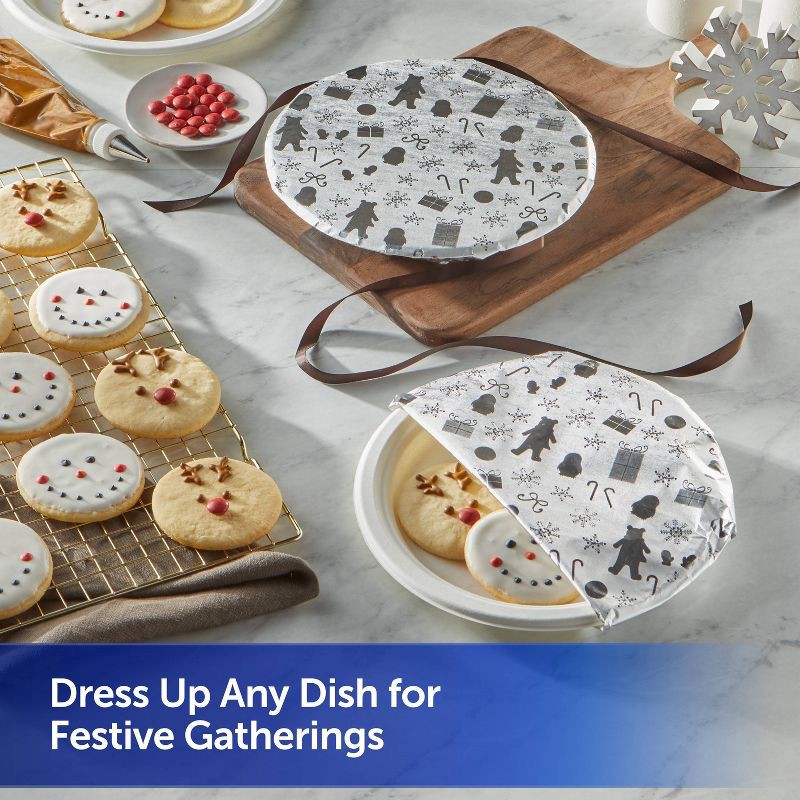 slide 2 of 5, Reynolds Wrap Holiday Fun Standard Aluminum Foil - 25 sq ft, 25 sq ft