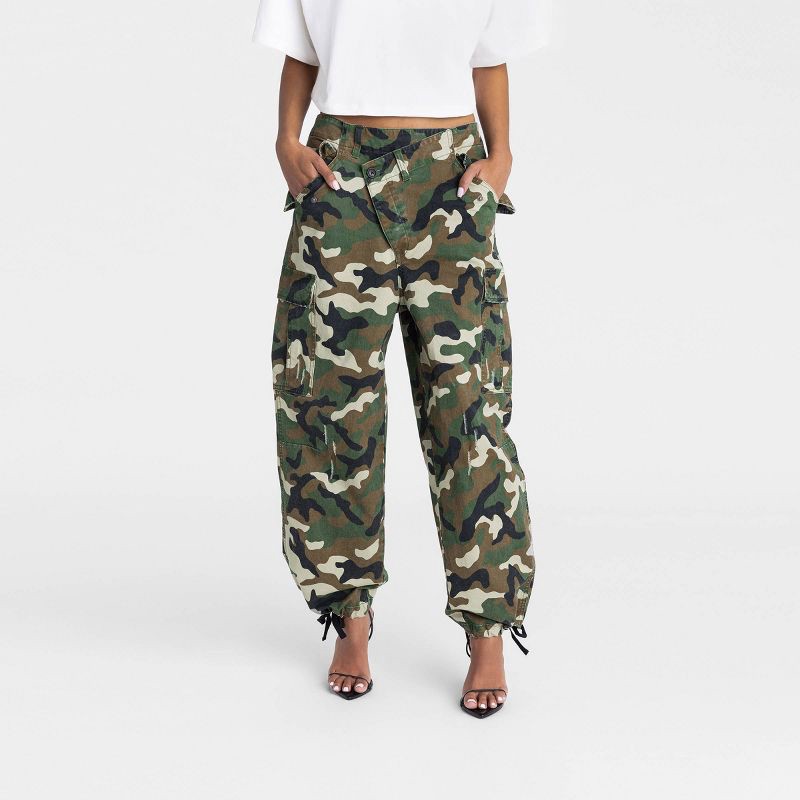 slide 1 of 3, KBB by KAHLANA Women's Mid-Rise Straight Leg 'The Cargo Jogger' - Dark Camo XS, 1 ct