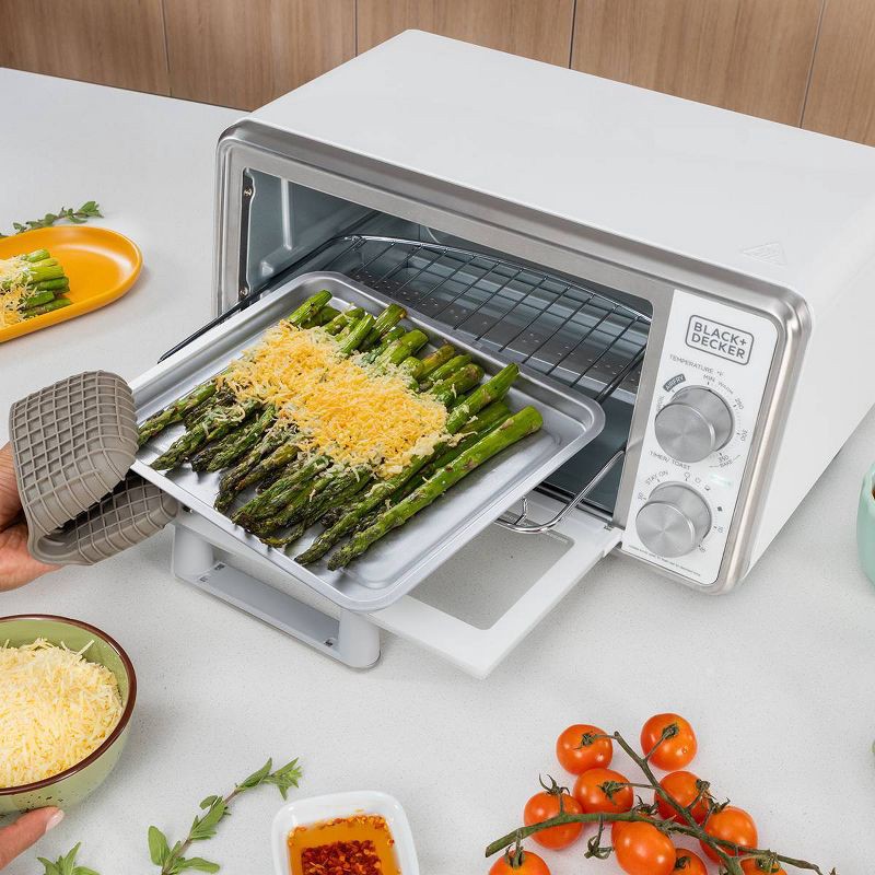 slide 5 of 6, BLACK+DECKER Crisp ‘N Bake Pro 4 Slice Air Fry Toaster Oven, 1 ct