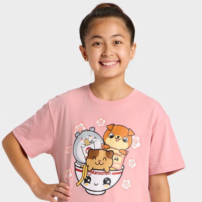 トップス maruchan Girls' Maruchan Ramen Pets Short Sleeve Oversized Graphic T-Shirt