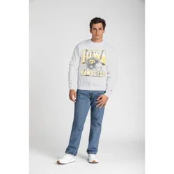 NCAA Iowa Hawkeyes Champion Crew Neck Sweatshirt - M