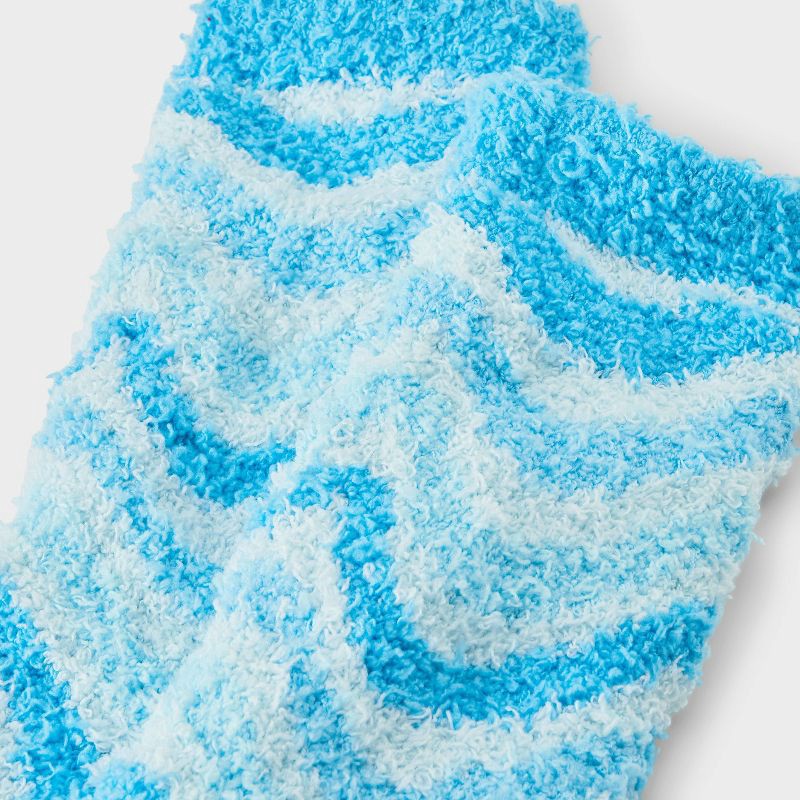 slide 3 of 4, Women's Ice Drink Christmas Cozy Crew Socks - Blue 4-10, 1 ct