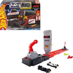 Hot Wheels Racing Formula 1 Grid Start Track Set and 2 Die-Cast F1 Cars in 1:64 Scale