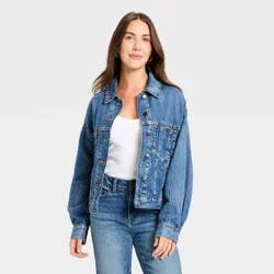 Women's Relaxed Trucker Denim Jacket - Universal Thread™ Medium Wash L