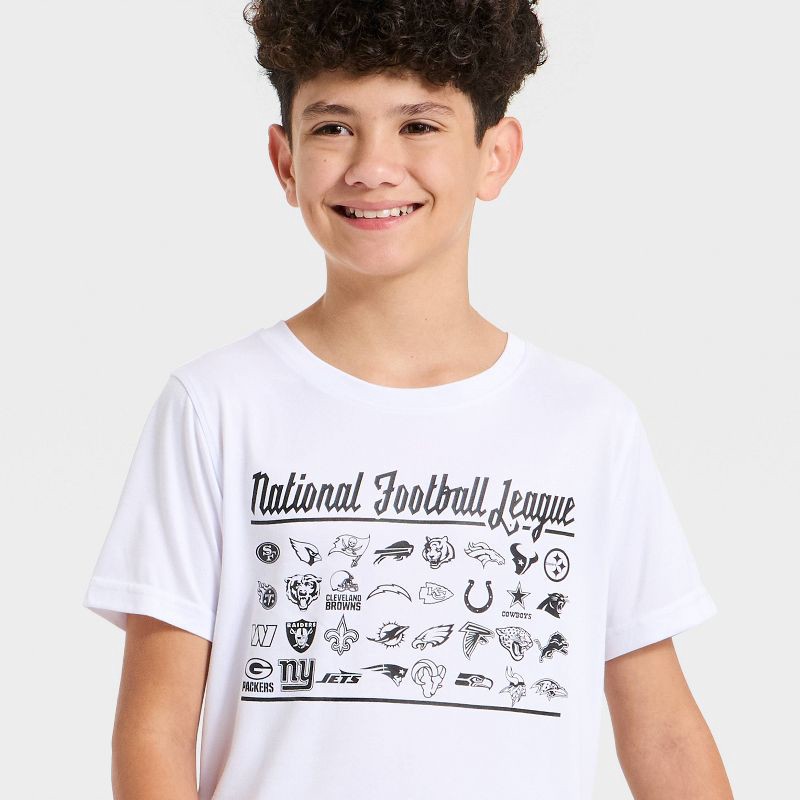 slide 2 of 4, Boys' NFL Teams Short Sleeve Graphic T-Shirt - White XL, 1 ct