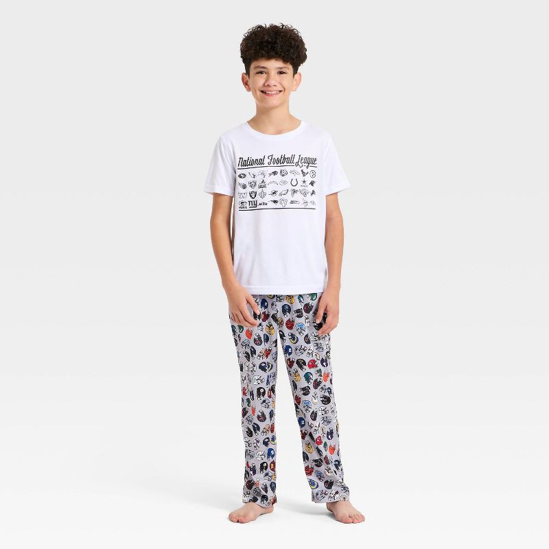 slide 4 of 4, Boys' NFL Teams Short Sleeve Graphic T-Shirt - White XL, 1 ct