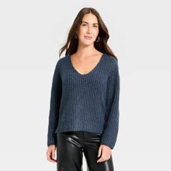 Women's Wide V-Neck Pullover Sweater - Universal Thread™ Indigo XL