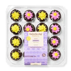 Spring Daisy Brownie Party Platter - 14.1oz/16ct - Favorite Day™