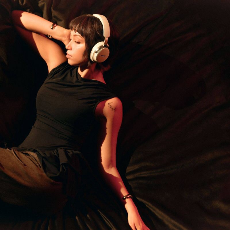 slide 7 of 9, Bose QuietComfort Ultra Wireless Active Noise Cancelling Headphones (2nd Gen) - White, 1 ct