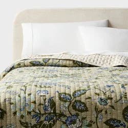 Full/Queen Large Scale Printed Floral Gauze Reversible Quilt Green - Threshold™