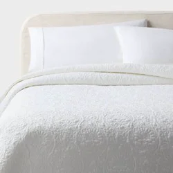 Full/Queen Heirloom Floral Stitch Quilt White - Threshold™