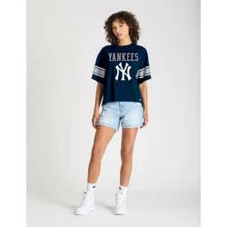 MLB New York Yankees Women's Champion Sequin Print T-Shirt - M