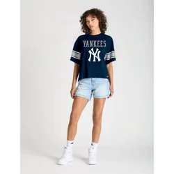 MLB New York Yankees Women's Champion Sequin Print T-Shirt - L