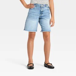 Girls' Mid-Rise Loose Fit Denim Shorts - art class™ Light Blue Wash L