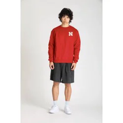 NCAA Nebraska Cornhuskers Men's Champion Crew Neck Sweatshirt - M