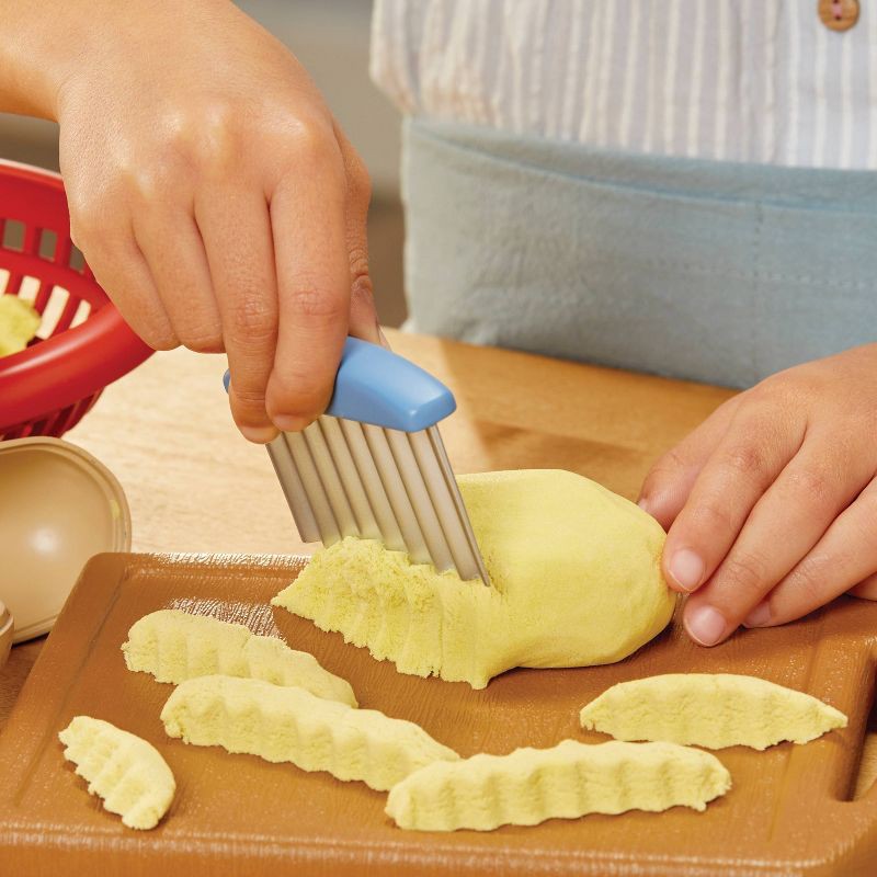 slide 3 of 7, Little Tikes Creative Chefs Cheeseburger and Fries Kit, 1 ct