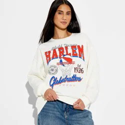 Modern Lux Women's Harlem Globetrotters Graphic Pullover Sweatshirt - White XL