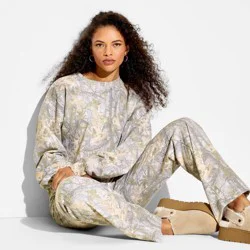 Modern Lux Women's Crewneck Fleece Graphic Pullover Sweatshirt - Camo XXS
