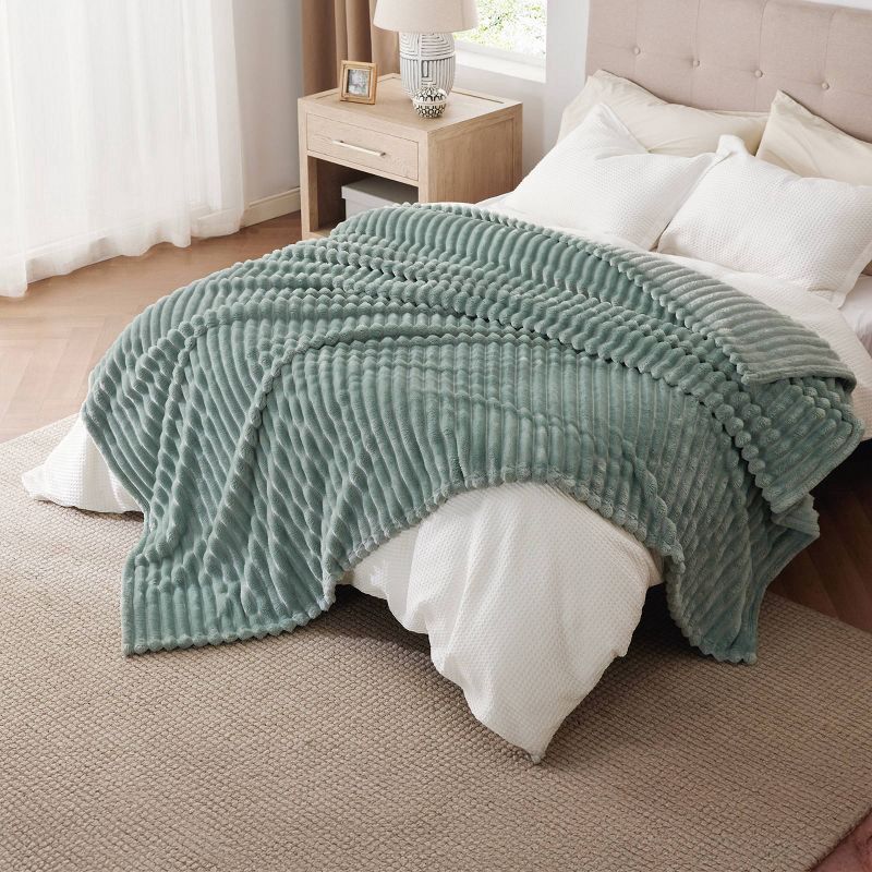 slide 5 of 6, Bedsure Full/Queen Plush Blanket Green, 1 ct