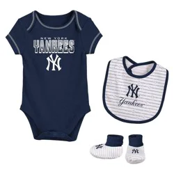 MLB New York Yankees Newborn Layette Set - 6-9M