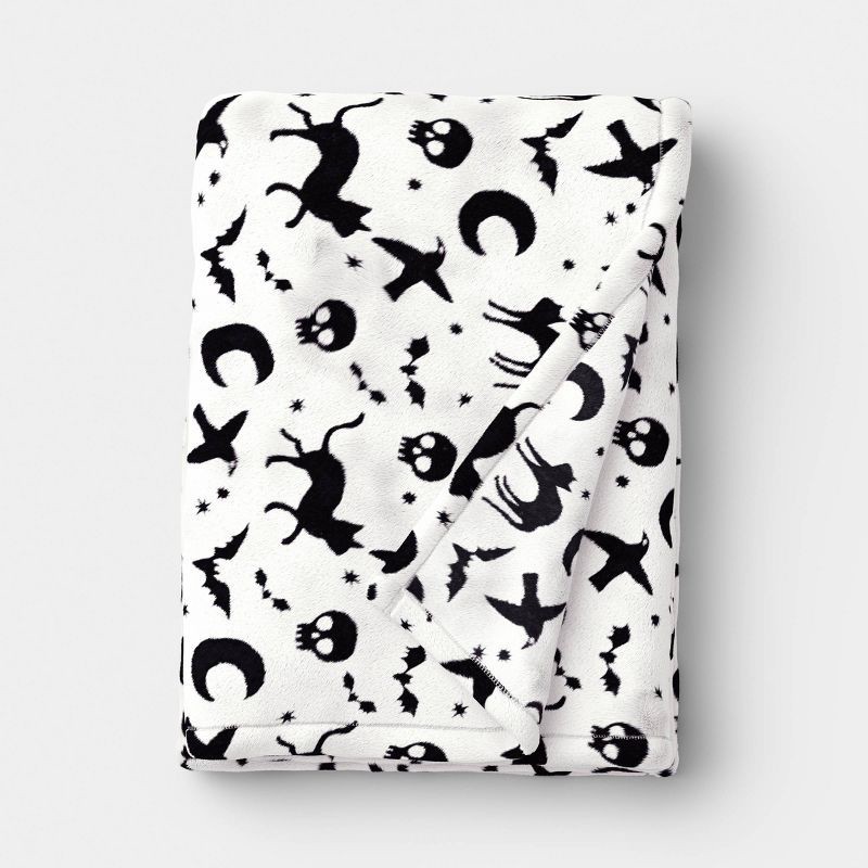 slide 1 of 5, Halloween Throw Blanket White/Black - Hyde and EEK! Boutique™, 1 ct