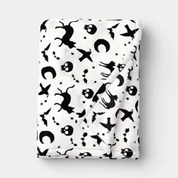 Halloween Throw Blanket White/Black - Hyde and EEK! Boutique™
