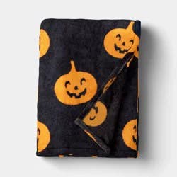 Halloween Pumpkins Throw Blanket Black/Orange - Hyde and EEK! Boutique™