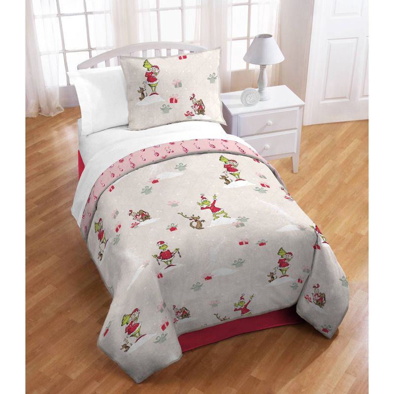 slide 1 of 3, Twin The Grinch Kids' Quilt, 1 ct