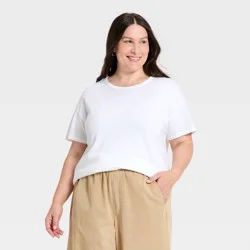 Women's Short Sleeve Boyfriend T-Shirt - Universal Thread™ White XXL
