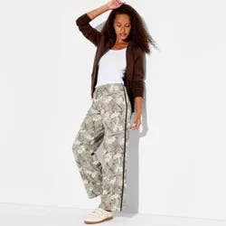 Zoe+Liv Women's Floral Camo Tunnel Graphic Pull-On Pants - L