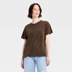 Women's Short Sleeve Boyfriend T-Shirt - Universal Thread™ Dark Brown XL