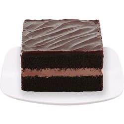 Bakery Cake Chocolate With Fudge Iced Single Serve - Each (580 Cal)