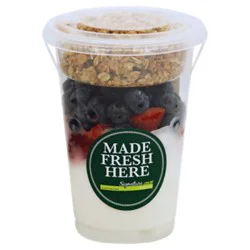 Fresh Cut Yogurt Parfait Vanilla With Strawberry & Blueberry - 12 Oz (480 Cal)