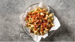 Poutine Cheesy 5 Alarm Chicken - Hot - Ea